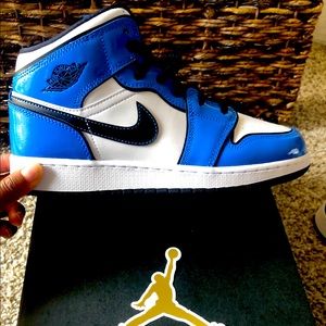 New Air Jordan1 Mid. Blue-Black-White. W8/6.5Y.